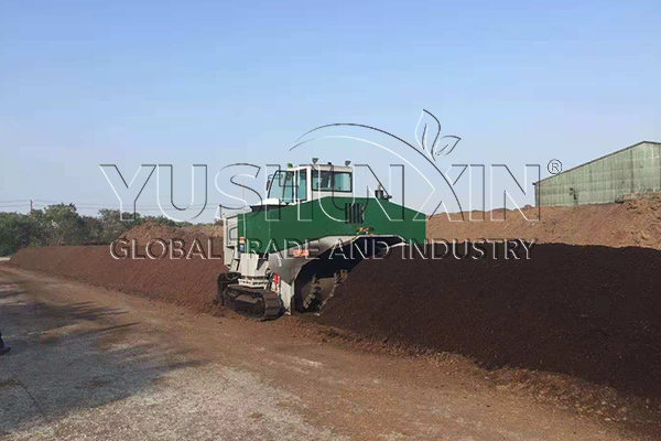 crawler type composting machine